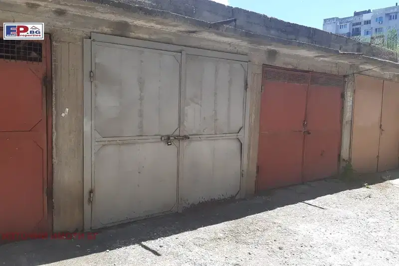 Garage in Dobrich, Balik