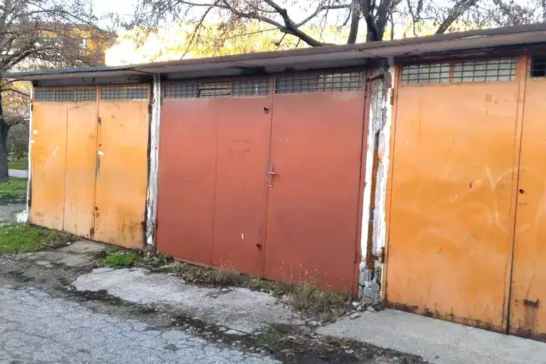 Garage/Parking in Ruse, Charodeika - Yug
