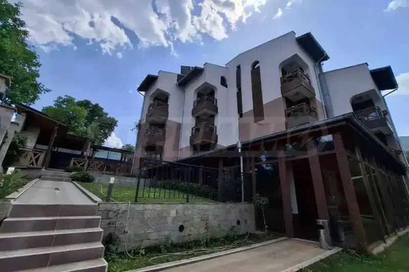 Hotel in област София, Zasele