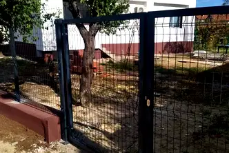 Къща в Нови Искър