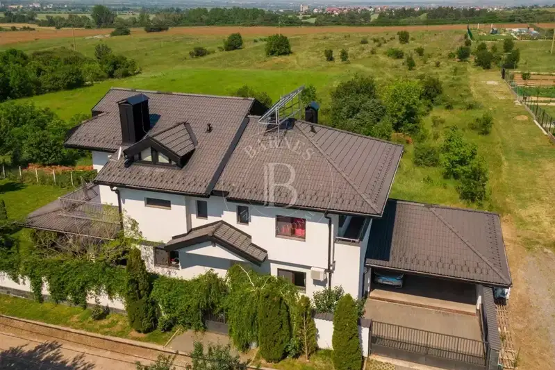 House in Svetovrachene