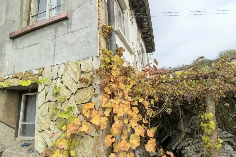 Къща в Нови Искър