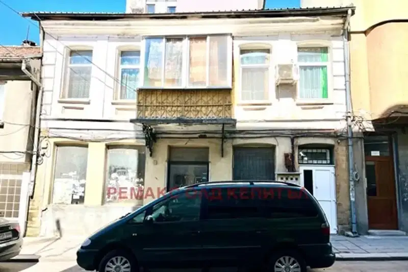 House in Gabrovo, Centyr