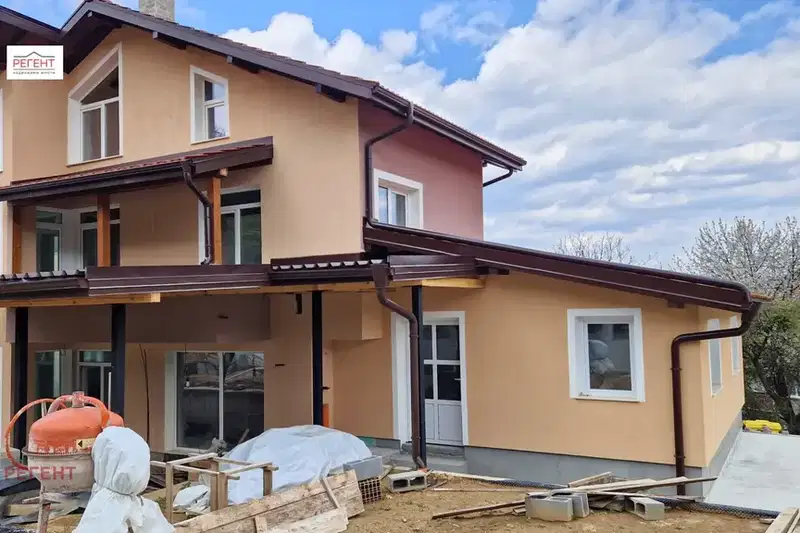Къща в Габрово, Център