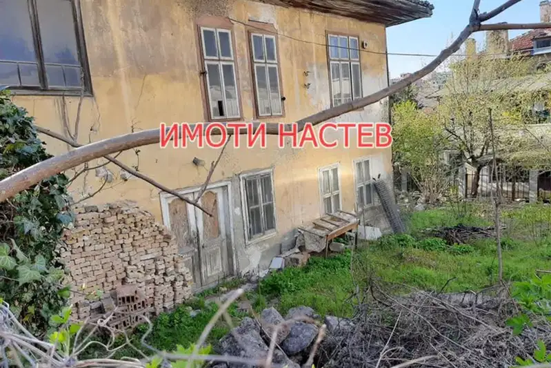 House in Shumen, Centyr