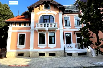Къща във Варна, Център