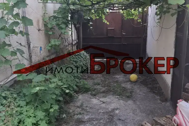 House in Sliven, Centyr