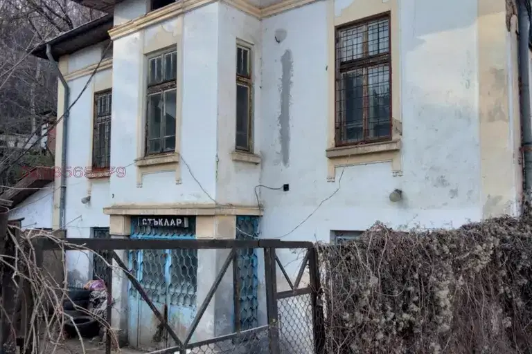 House in Pleven, Idealen Centyr