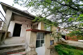 Къща в Ямбол, Изток