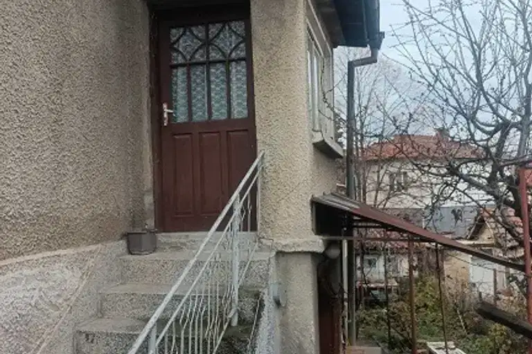 House in Pernik, Kamenina