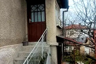 Къща в Перник, Каменина