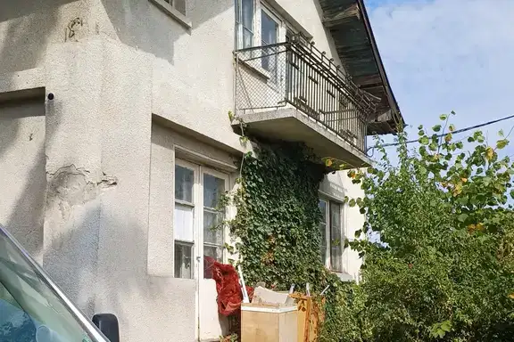Къща в София, Обеля