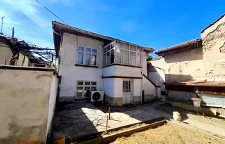 Къща в Русе, Веждата