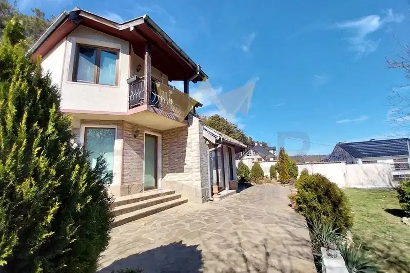 House in Varna, Vinica