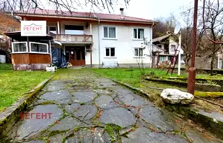 Къща в Габрово, Ябълка