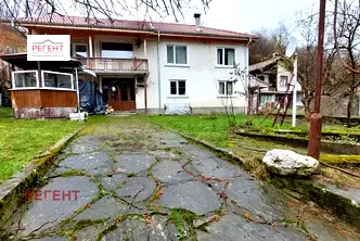 Къща в Габрово, Ябълка