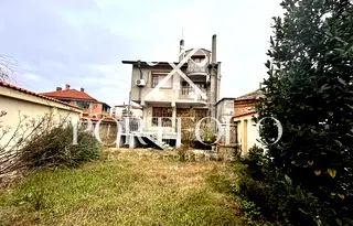 Къща в Бургас, Карнобат
