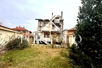 Къща в Бургас, Карнобат