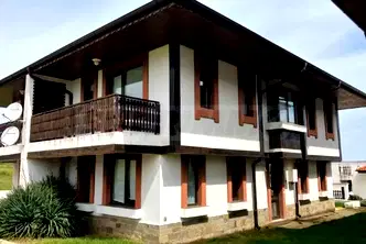 Къща в Бургас, с. Лозенец