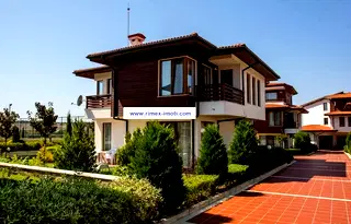 Къща в Бургас, с. Лозенец