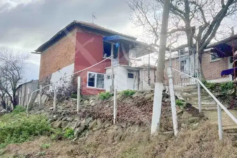 Къща в Бургас, с. Зорница