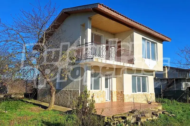 House in Oblast Dobrich, Bojurec