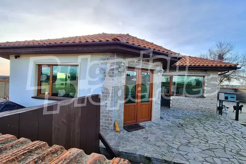 House in Oblast Dobrich, Strajica