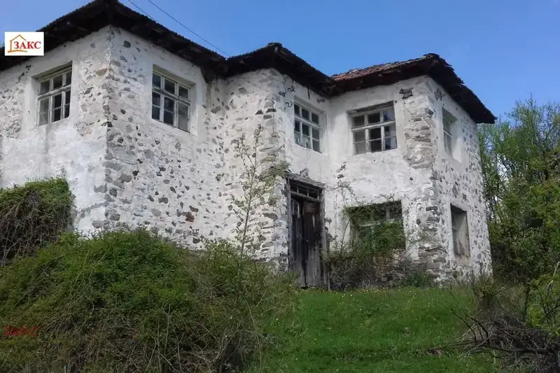 Каменна къща с 2 етажа в с. Синчец, област Кърджали