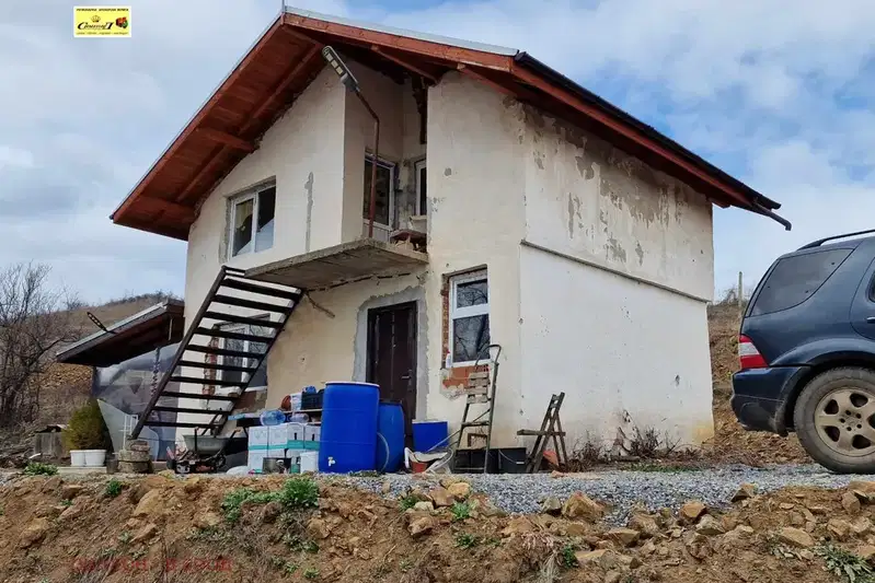 Къща в Кюстендил, с. Лозно