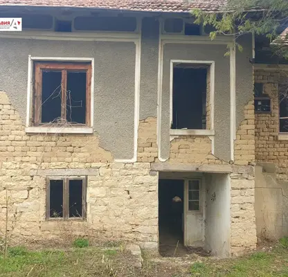 Photo 2 — 6-room house in Chavdartsi village, Lovech region, with a canopy