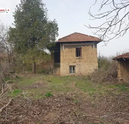 Photo 3 — 6-room house in Chavdartsi village, Lovech region, with a canopy
