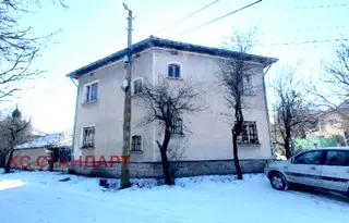 Къща в Ловеч, с. Карлуково