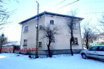 Къща в Ловеч, с. Карлуково