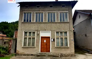Къща в Ловеч, с. Орешак