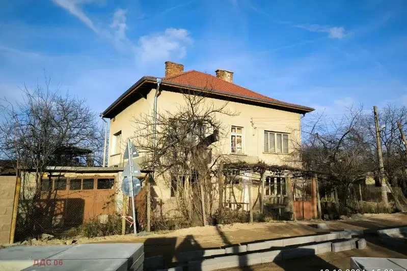 House in Oblast Montana, Vyrshec