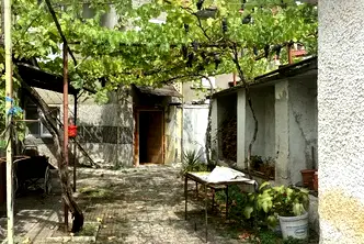 Къща в Пазарджик, Пещера