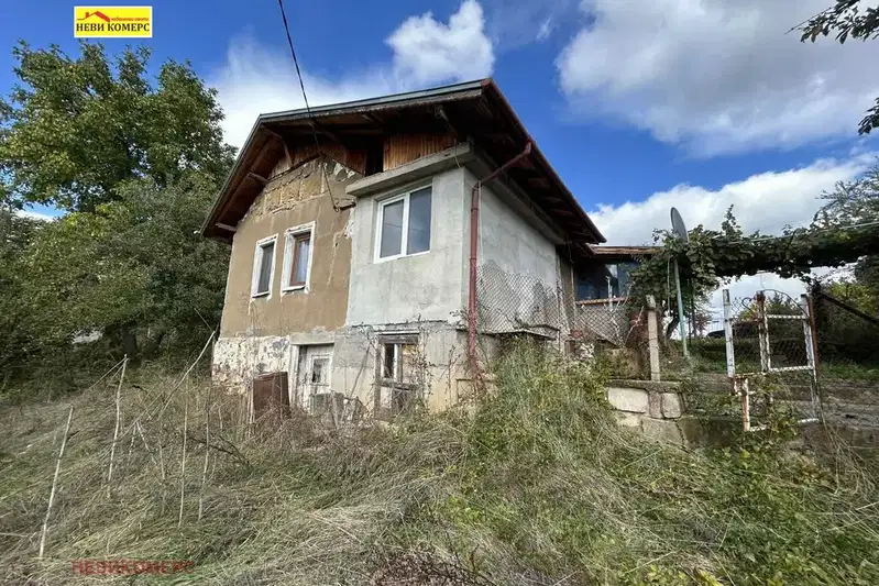 Къща с 3 стаи и двор в с. Байкалско, област Перник