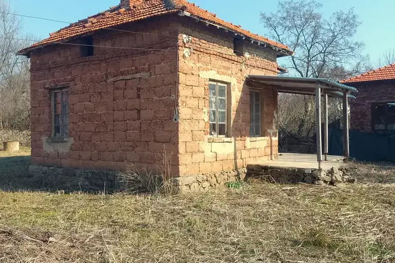 Къща в Перник, с. Долни Раковец