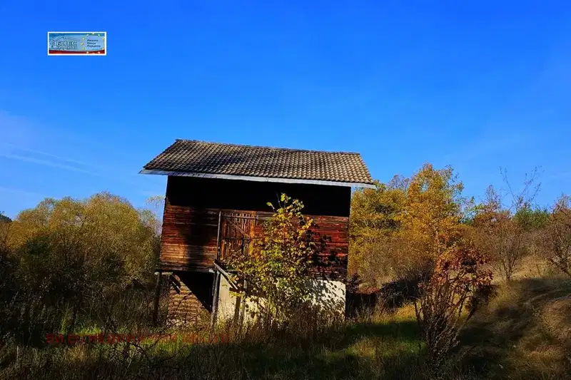 Къща в Перник, с. Глоговица