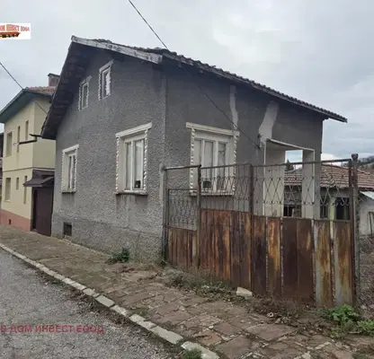 Снимка 2 — Къща в Перник, с. Ноевци