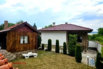 Къща в Перник, с. Режанци
