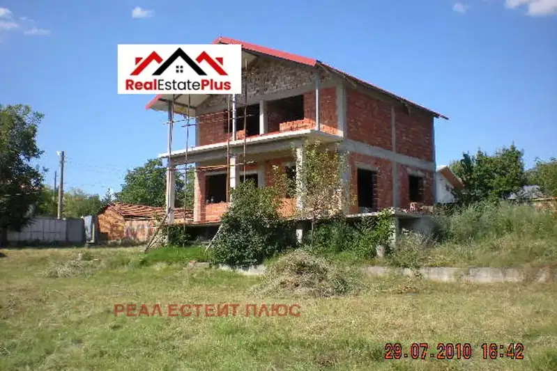 Двуетажна къща с 4 стаи в с. Гривица, област Плевен