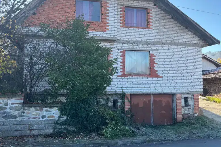 House in Oblast Plovdiv, Prolom
