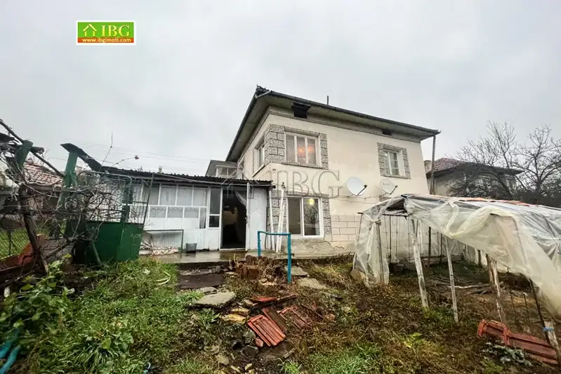 Къща с 3 спални и градина в с. Баниска, област Русе