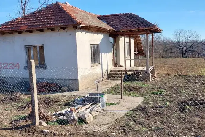 Къща с 3 стаи в с. Полковник Ламбриново, област Силистра