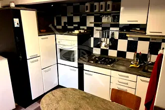 Къща в София, с. Батулия