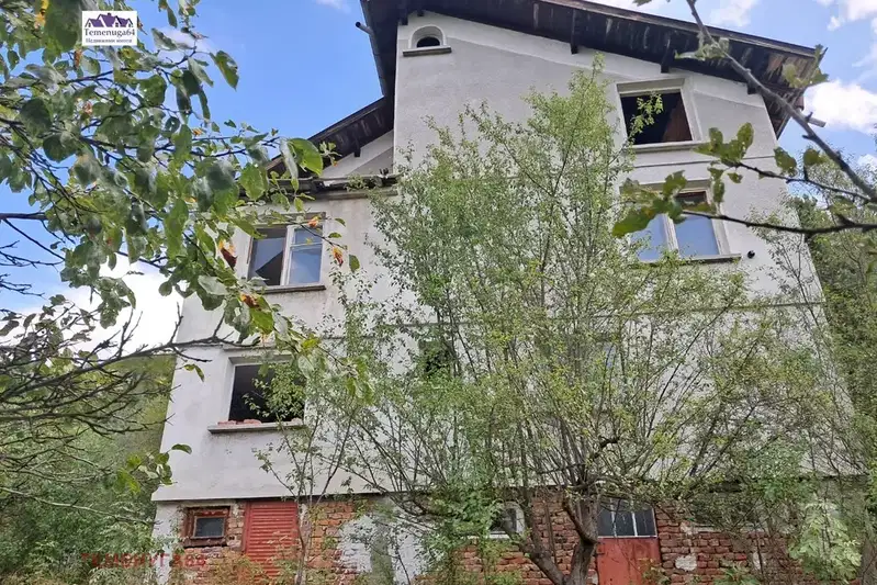 Къща в София, с. Луково
