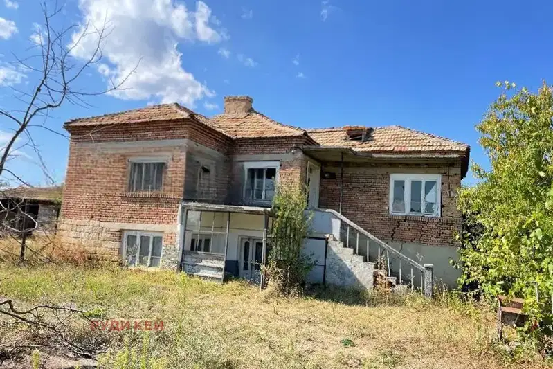 House in Oblast Varna, Karamanite