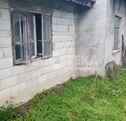 Photo 2 — 3-room house in Oborishte village, Varna region, with large yard
