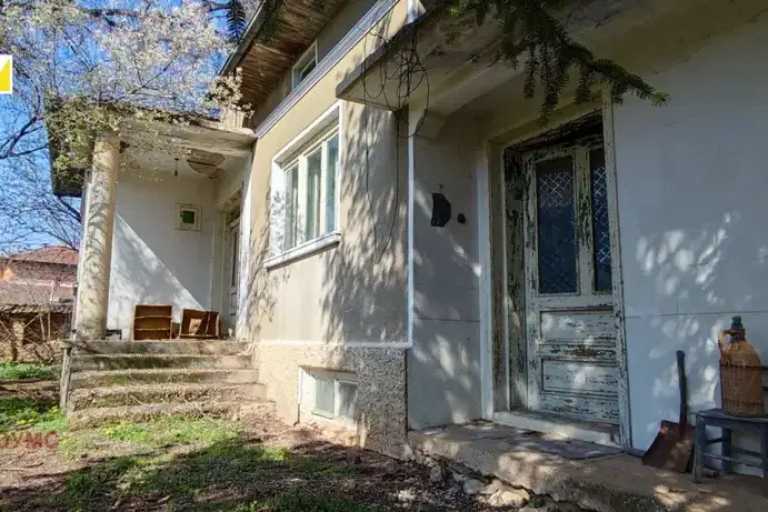 Къща във Велико Търново, с. Дичин